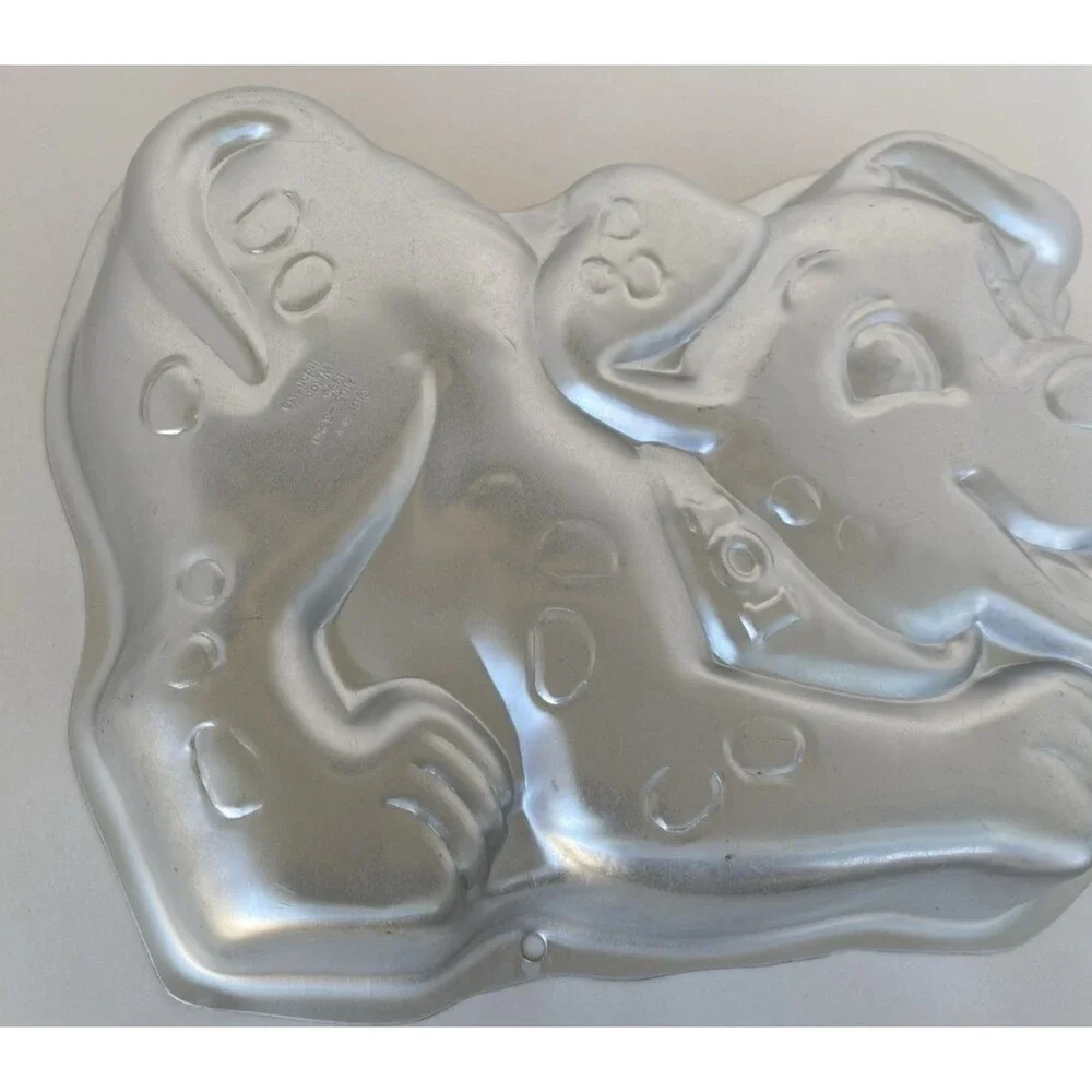 Disney 1996 101 Dalmations Puppy Dog Wilton Cake Pan Baking Mold 2105-3250